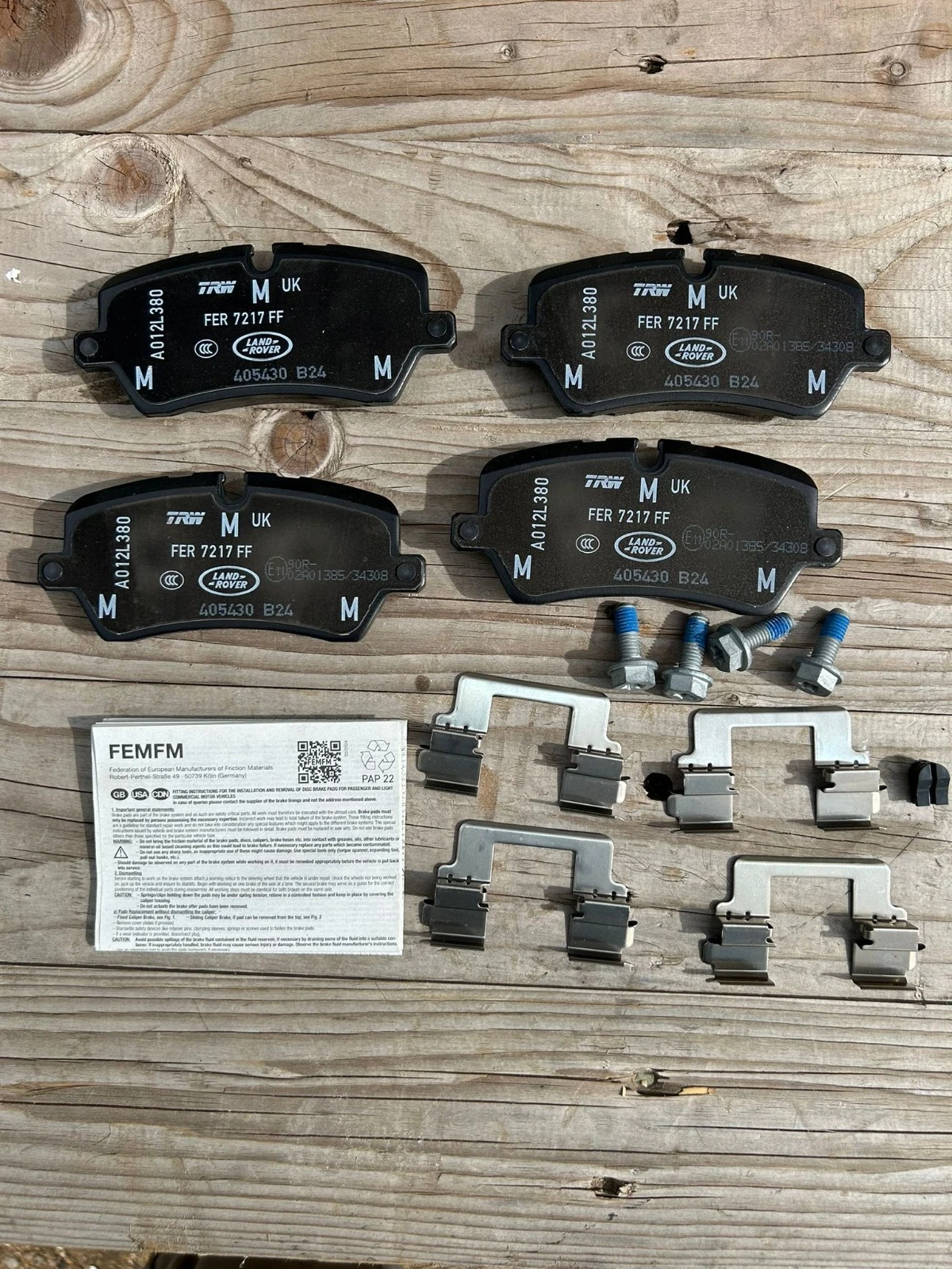 LAND ROVER REAR BRAKE PADS RANGE NEW Defender RR SPORT LR 162047